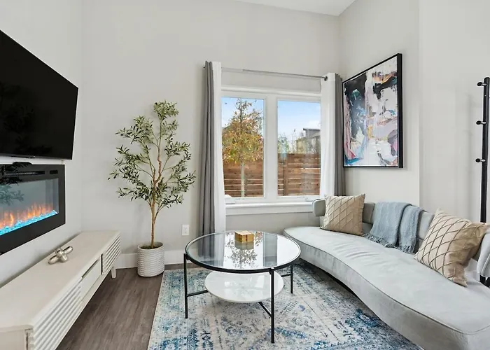 Cozy 1-bedroom With Ac In Charming Worth *